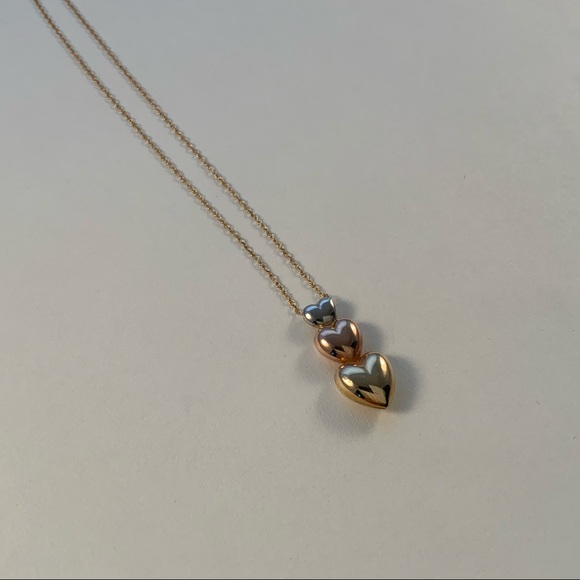 14k tri color gold three heart pendent and chain - Picture 5 of 6
